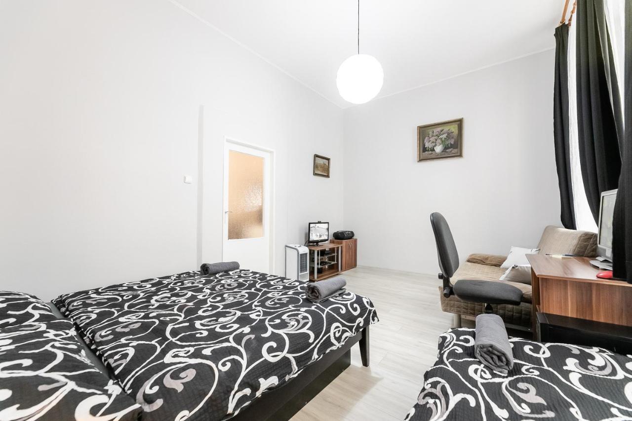 Apartman Letna Prag Exteriör bild